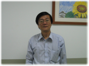 何建業老師照片
