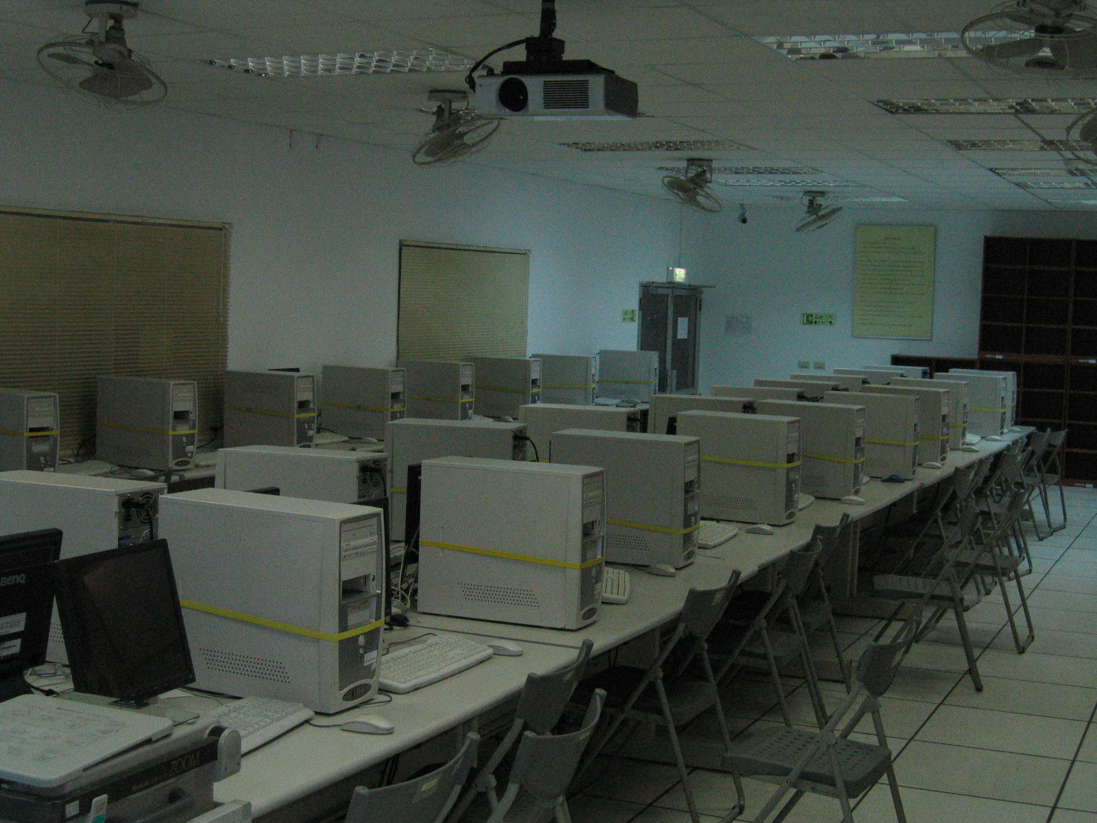 VLSI/CAD Laboratory computer　