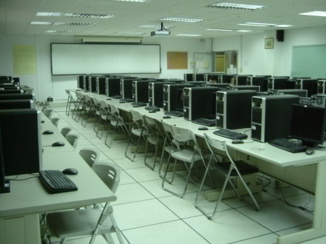 Program Design Laboratory Device photo with computer