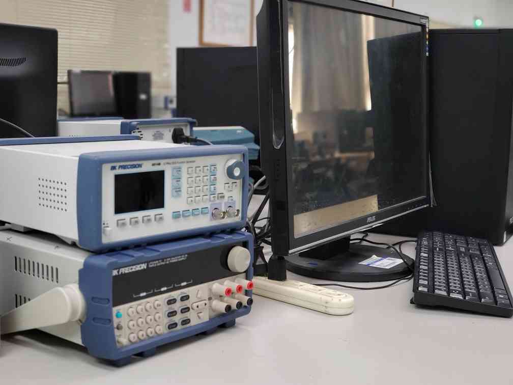 c3103ICE模擬器、萬用燒錄器、示波器訊、訊號產生器、電源供應器等照片